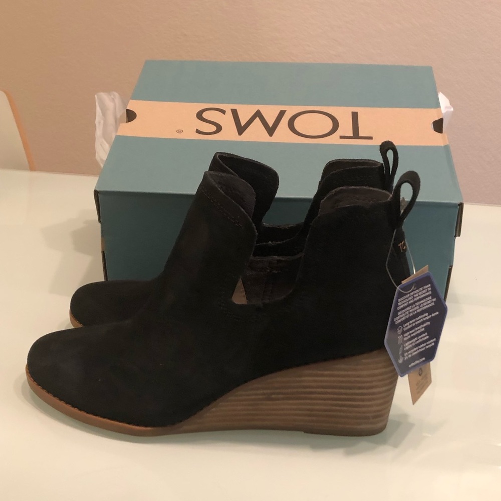 Black Tom’s Kallie wedge booties size 8